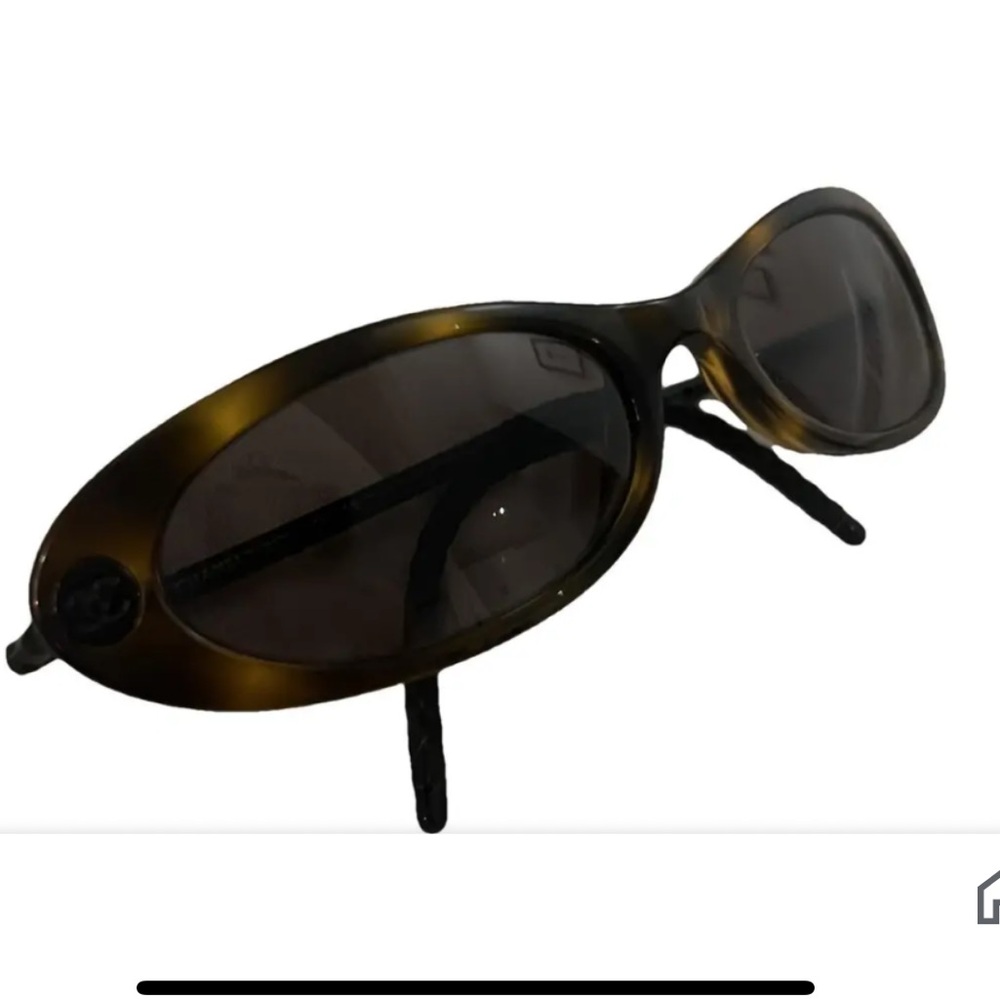 Vintage Chanel sunglasses - Picture 2 of 9